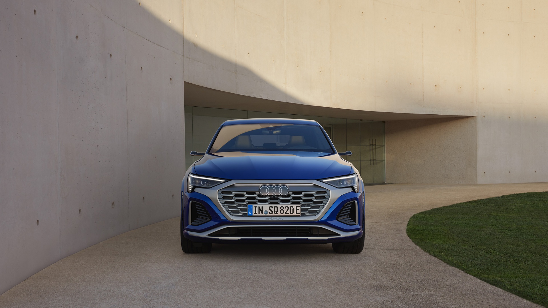 Front of the Audi SQ8 Sportback e-tron. 